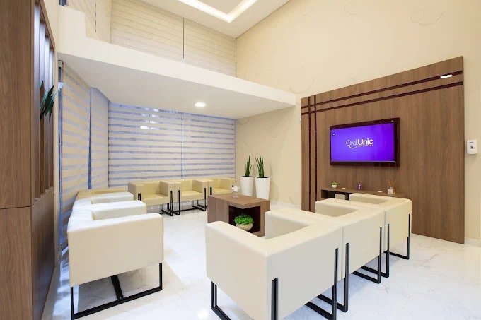 Sala de espera da Oral Unic Osório com poltronas